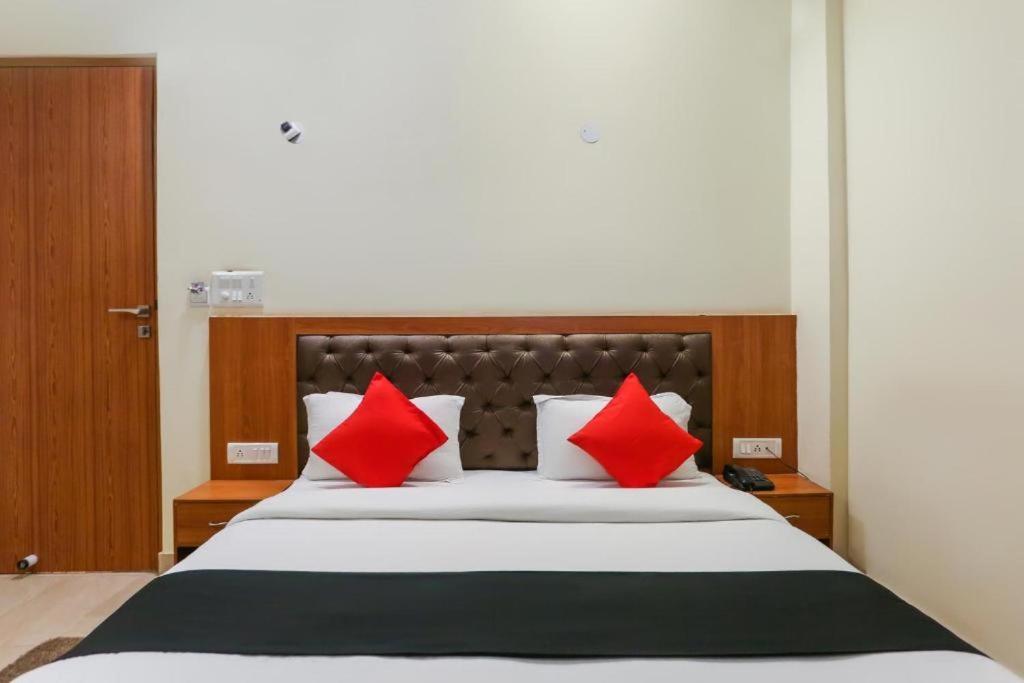 Hotel Capital O Bvh Hospitality Near Pvr Ansal Plaza Greater Noida Zewnętrze zdjęcie