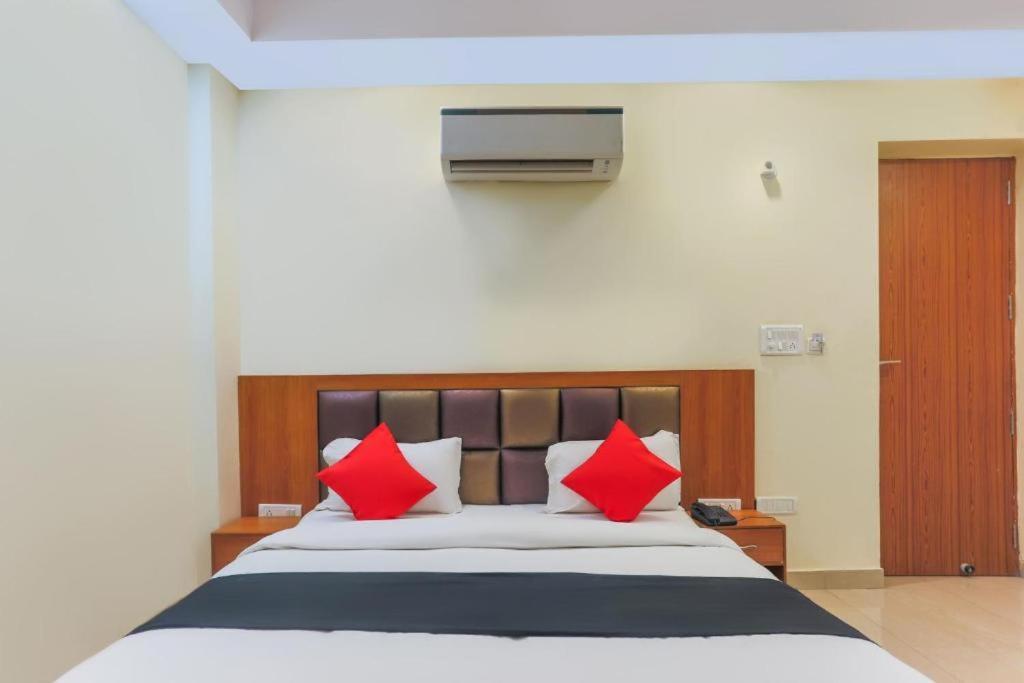Hotel Capital O Bvh Hospitality Near Pvr Ansal Plaza Greater Noida Zewnętrze zdjęcie